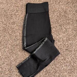 High-Waist Black Leggings with Faux Leather Side Trim